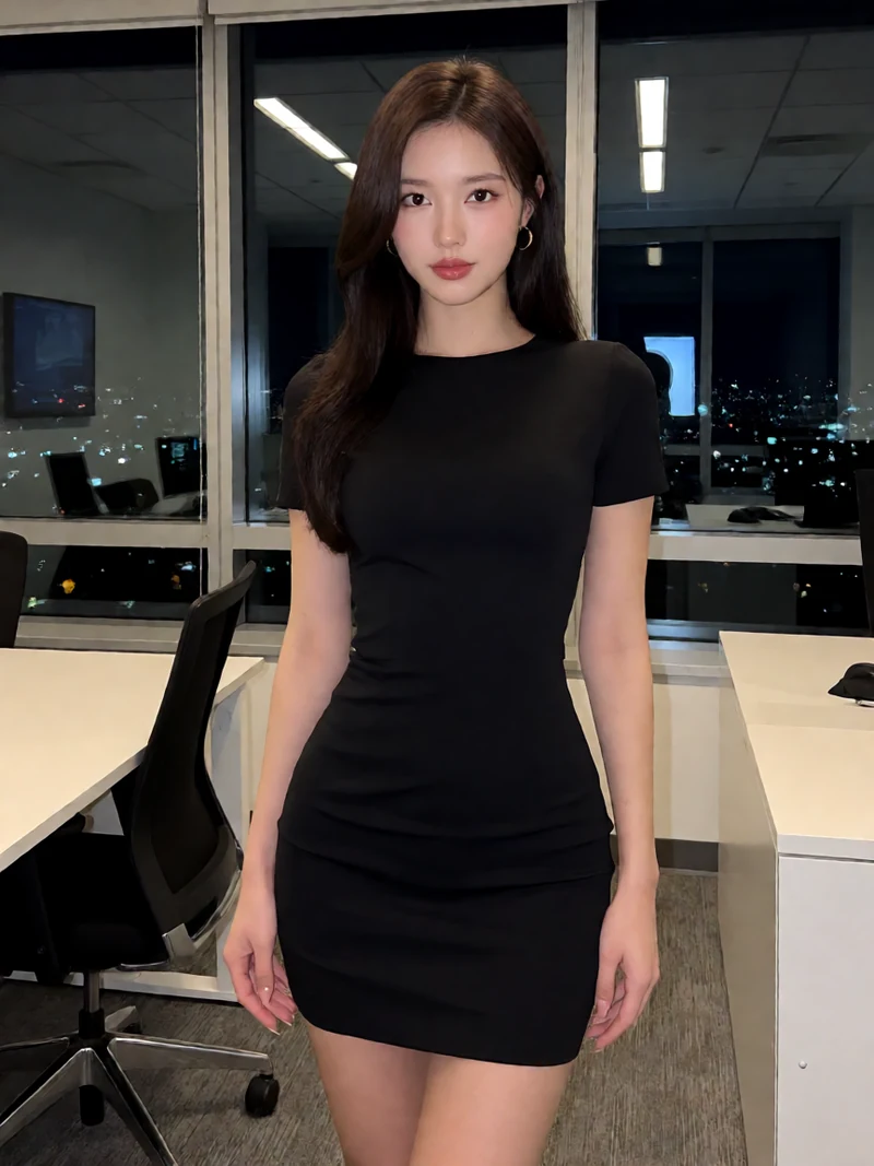 虚构成年女性穿不透明黑色短裙站在夜间城市办公室中央